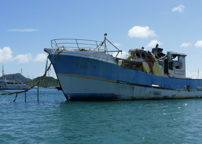 38. La Martinique, le Marin ; après un incendie