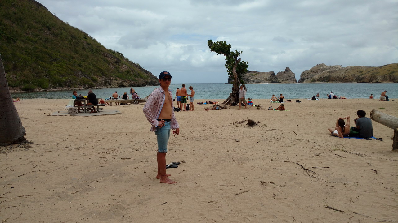 38. L'archipel des Saintes ; la plage de Pompierre