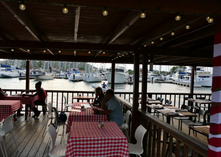 38. Ste Lucie, Rodney bay, la marina IGY, les restaurants au bord de l'eau