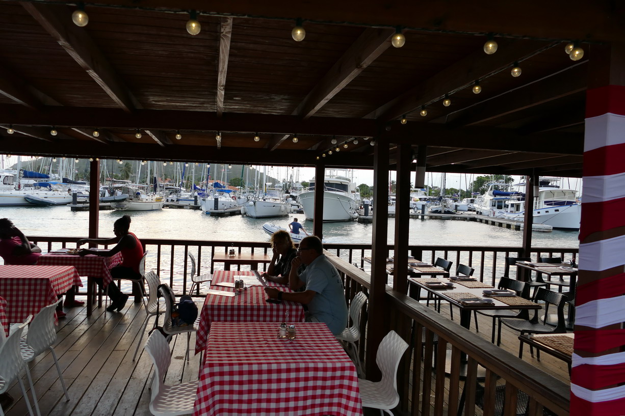 38. Ste Lucie, Rodney bay, la marina IGY, les restaurants au bord de l'eau