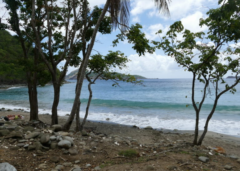 40. L'archipel des Saintes ; l'anse Crawen