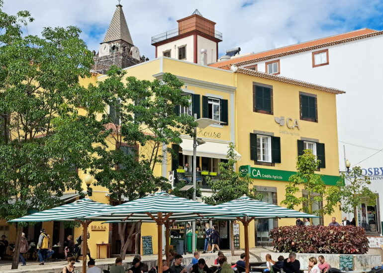40. Madère, Funchal, la place Colombo