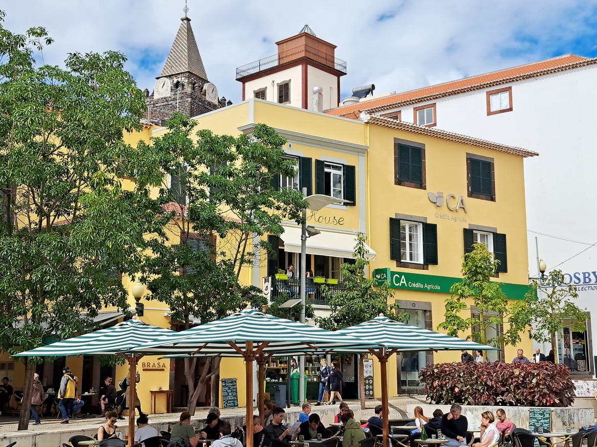 40. Madère, Funchal, la place Colombo