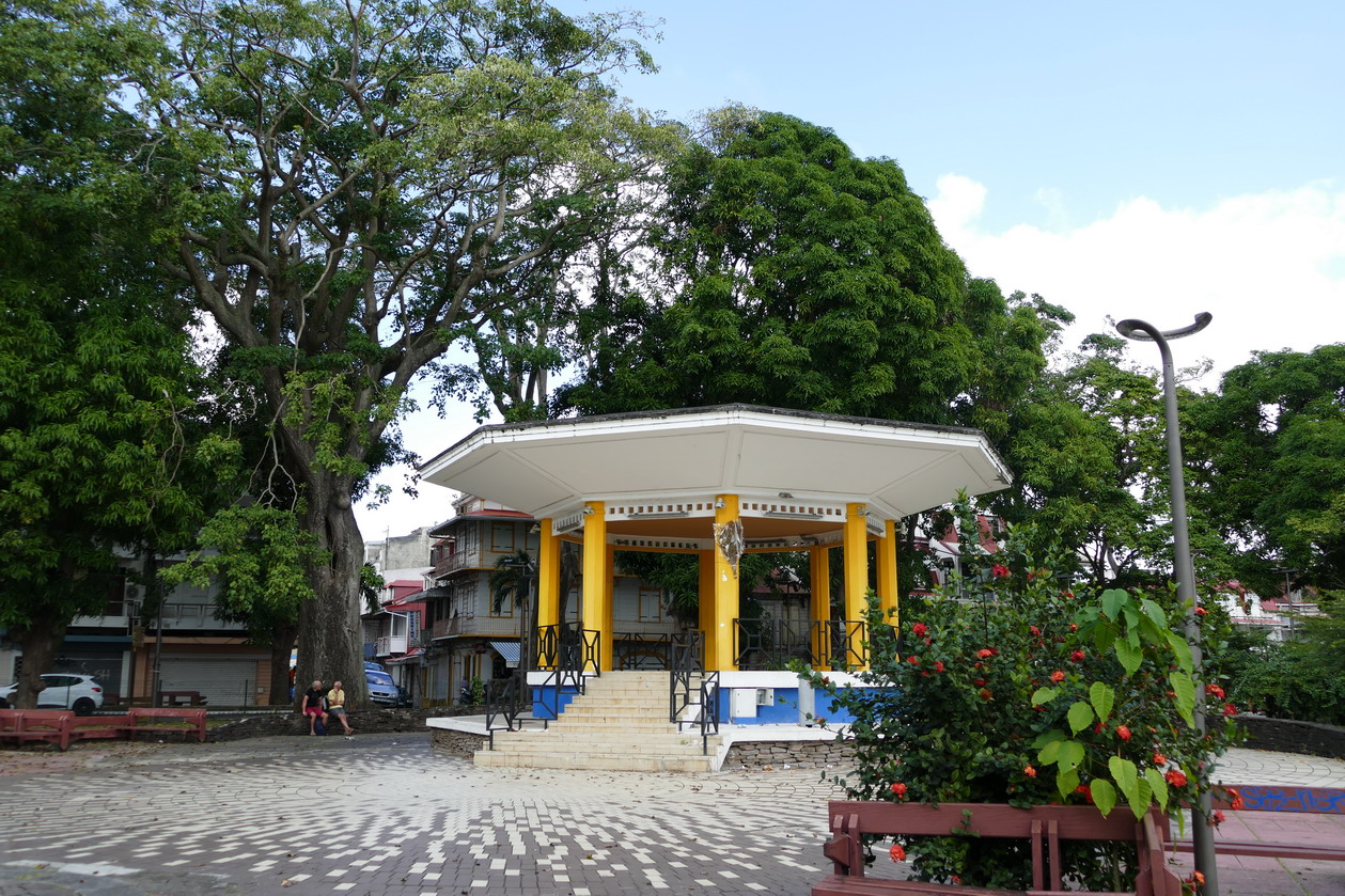 40. Pointe-à-Pitre ; le kiosque place de la Victoire