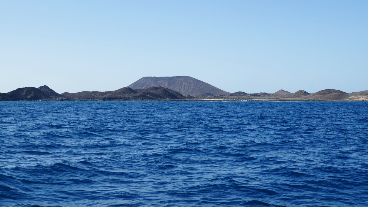 41. Au nord de Fuerteventura, le mouillage derrière l'îlot de Lobos