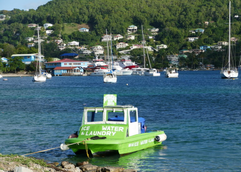 41. Bequia, Port Elisabeth, le bateau de notre laveur de linge