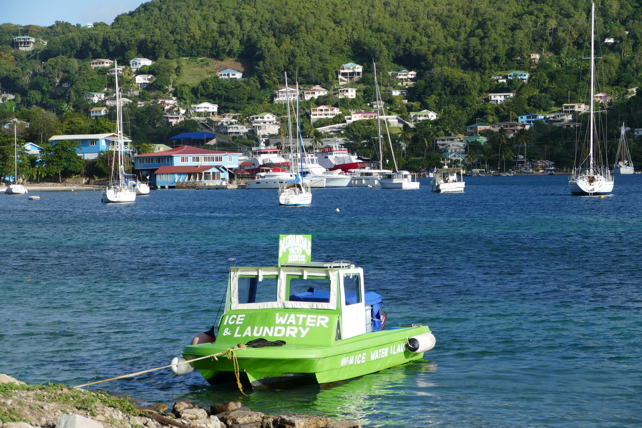 41. Bequia, Port Elisabeth, le bateau de notre laveur de linge