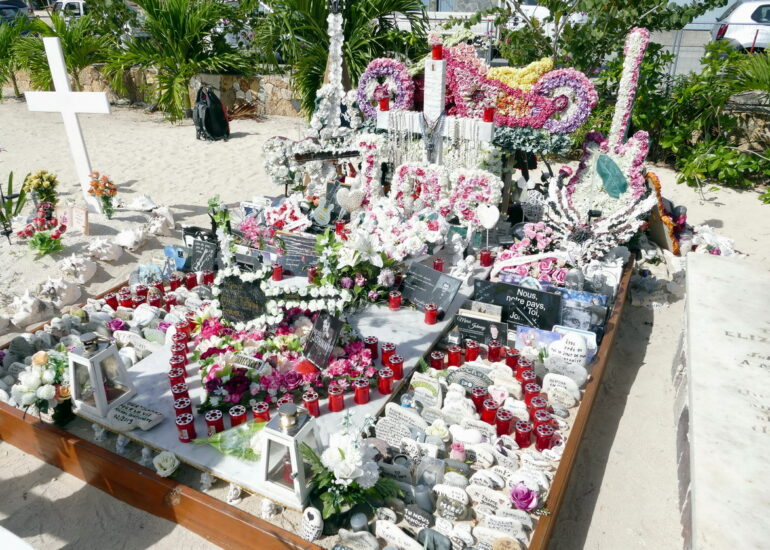 41. St Barth, cimetière de Lorient, la dernière demeure de Johnny