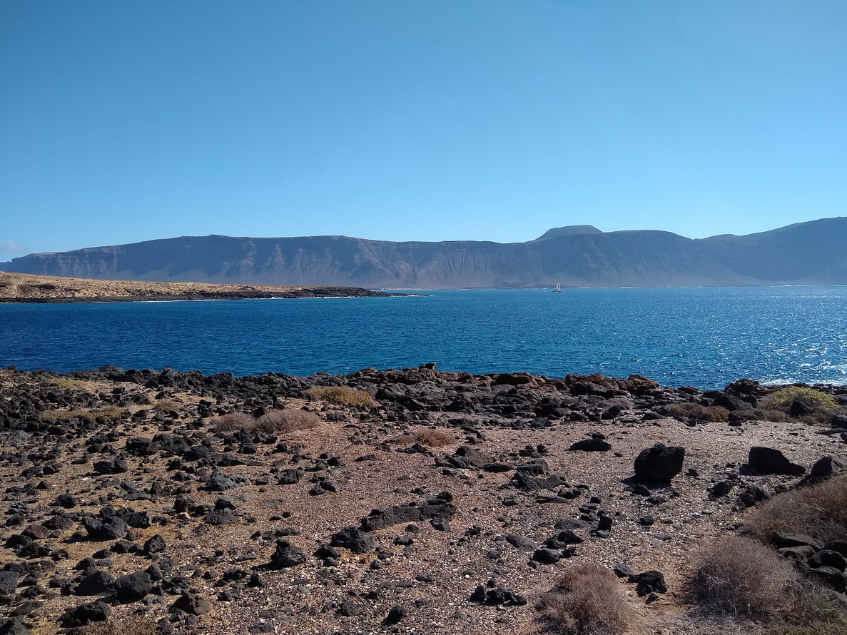 42. La Graciosa - la côte sud, déchiquetée