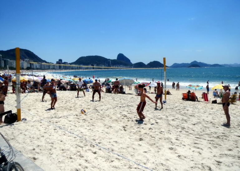 42. Plage de Copacabana, beach volley, sport national