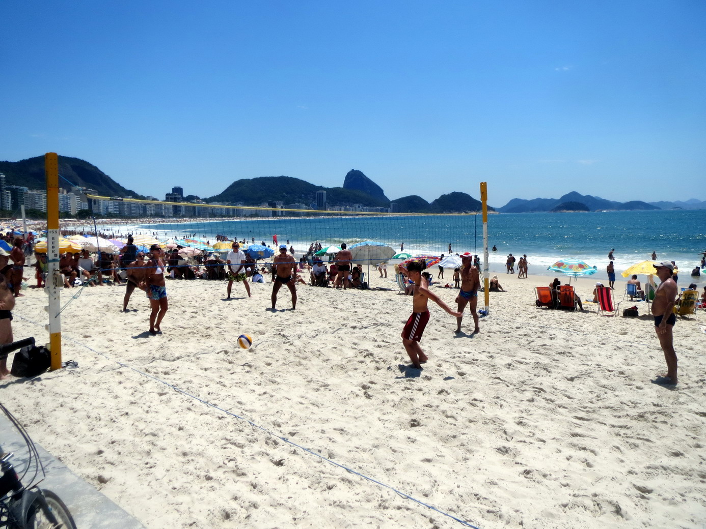 42. Plage de Copacabana, beach volley, sport national