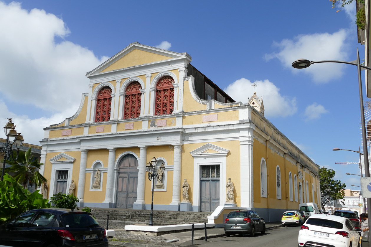 42. Pointe-à-Pitre ; l'église St Pierre et St Paul, dite aussi la cathédrale