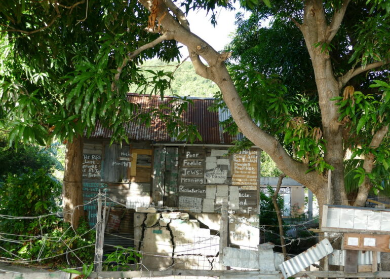 43. Bequia, Admiralty bay, des sentences bibliques dans tous les sens