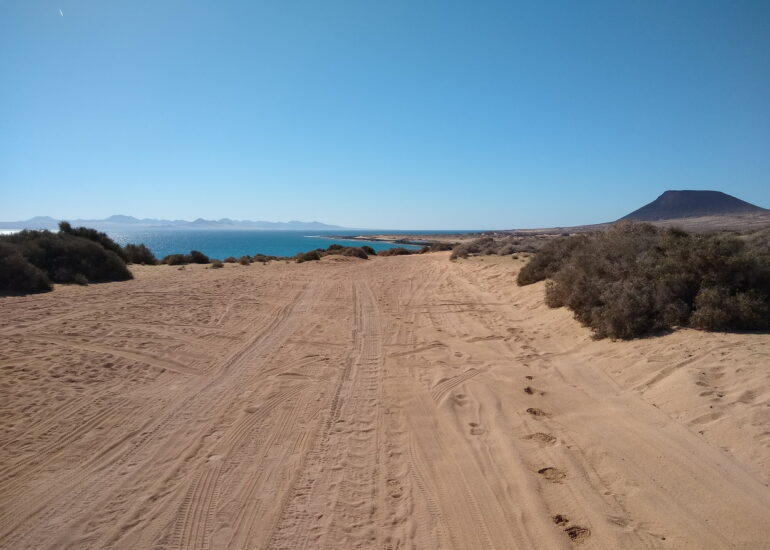 43. La Graciosa - la piste le long du Rio