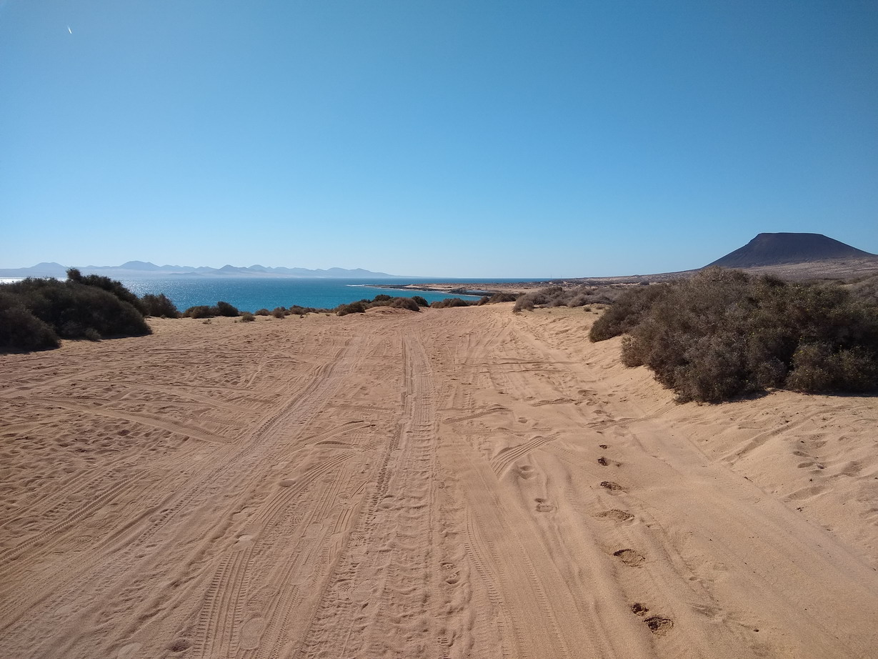 43. La Graciosa - la piste le long du Rio