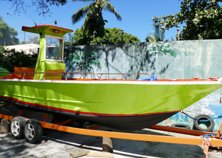 43. La Guadeloupe ; Deshaies, une barque de pêche
