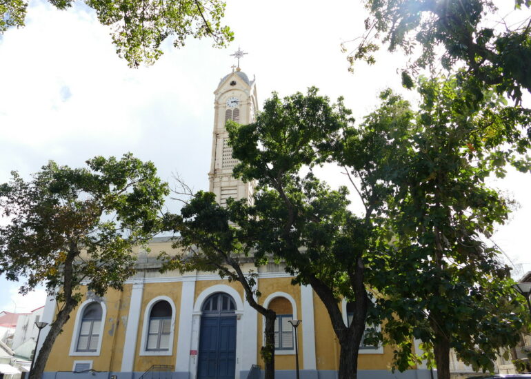 43. Pointe-à-Pitre ; l'église St Pierre et St Paul, dite aussi la cathédrale