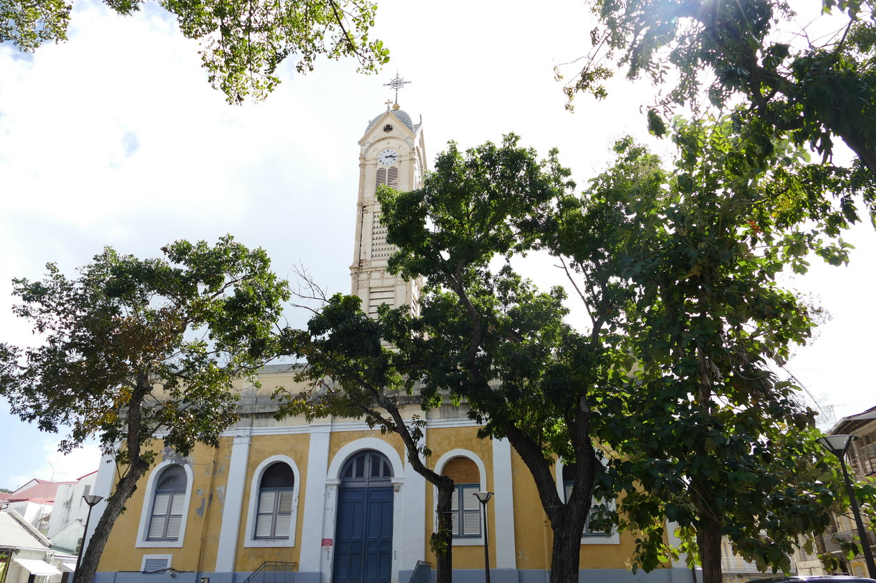 43. Pointe-à-Pitre ; l'église St Pierre et St Paul, dite aussi la cathédrale