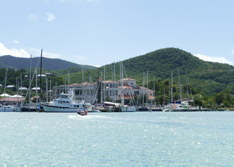 44. Antigua, la marina de Jolly harbour