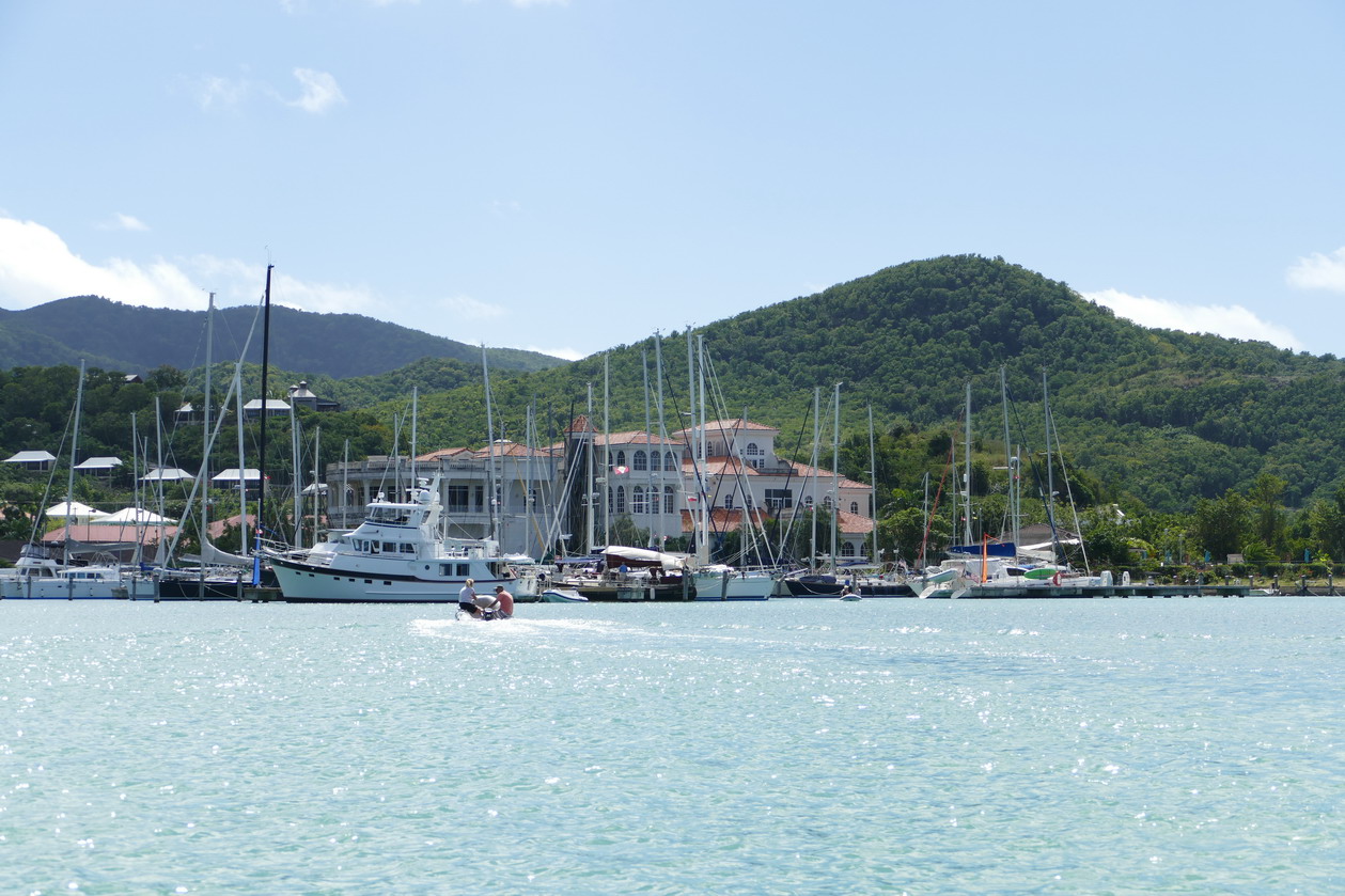 44. Antigua, la marina de Jolly harbour