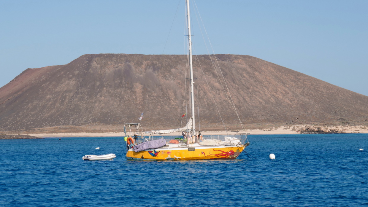 45. Au nord de Fuerteventura, le mouillage derrière l'îlot de Lobos