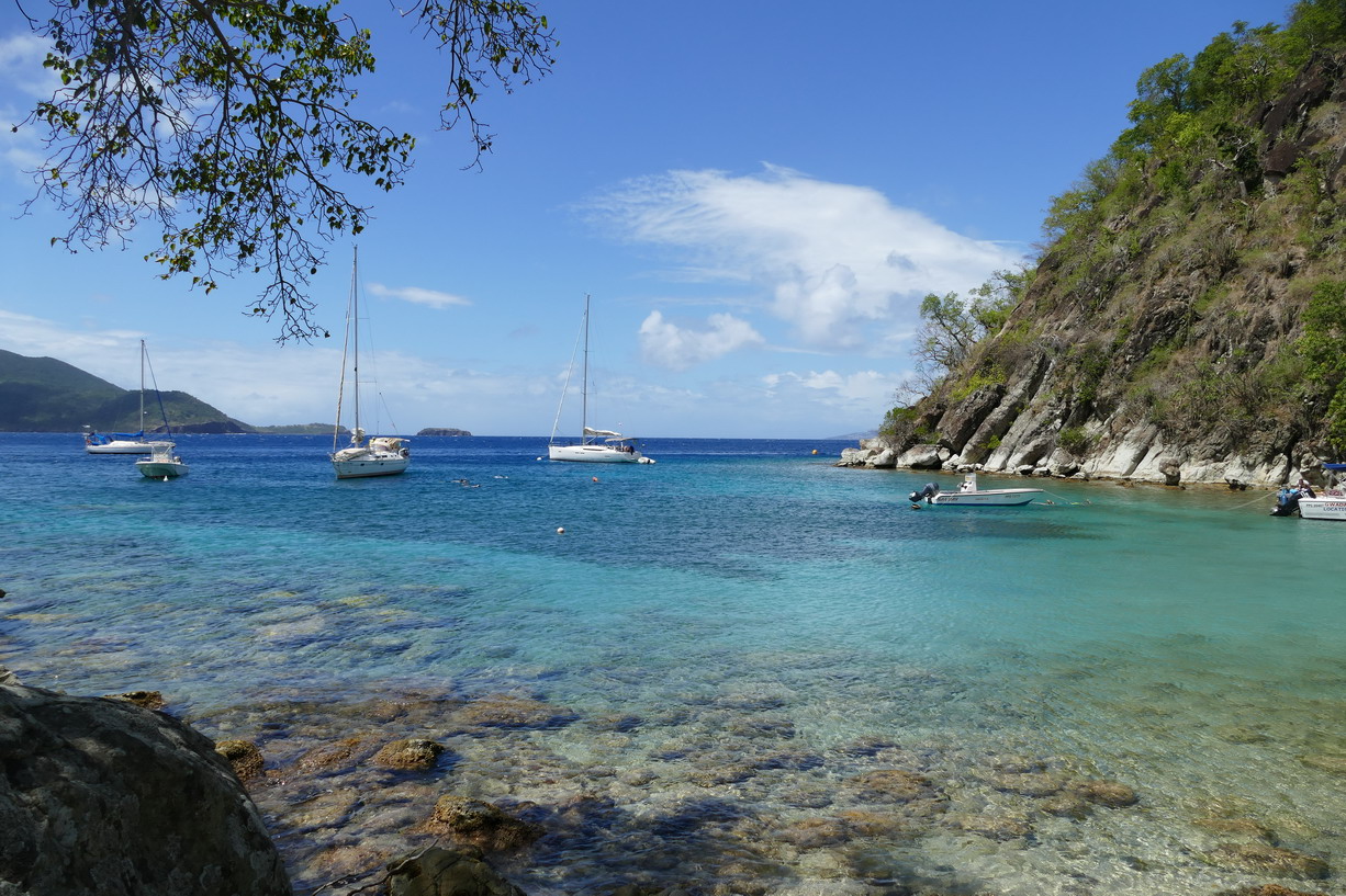 45. L'archipel des Saintes ; la Petite anse