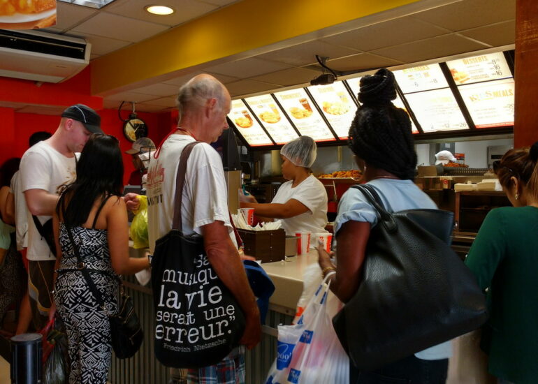 45. Paramaribo, on tombe plutôt sur des fast food que sur des restaurants