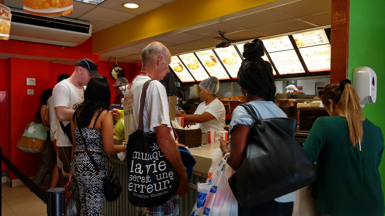 45. Paramaribo, on tombe plutôt sur des fast food que sur des restaurants