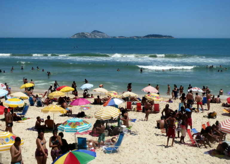 45. Plage d'Ipanema, les vagues sont parfois assez brutales