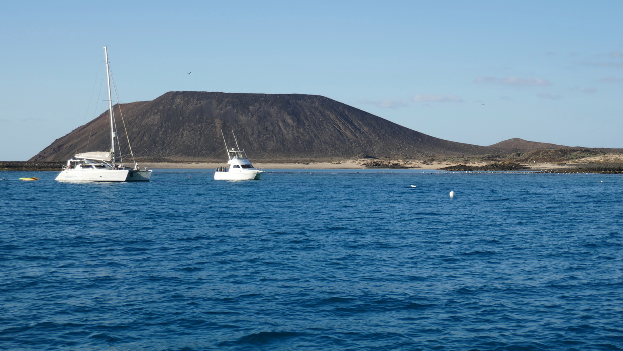46. Au nord de Fuerteventura, le mouillage derrière l'îlot de Lobos
