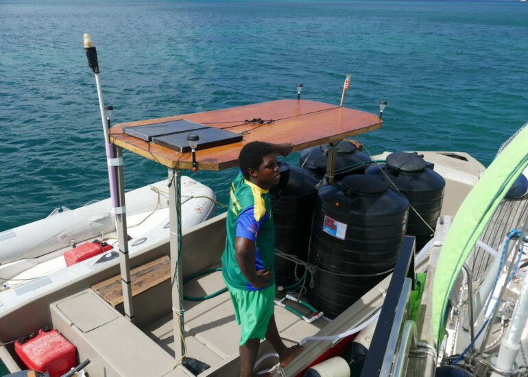 46. Canouan, le transport de l'eau