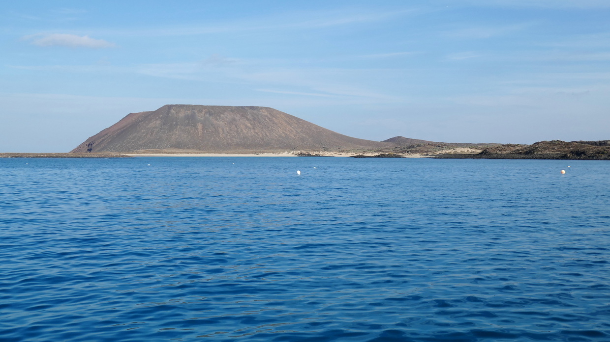 47. Au nord de Fuerteventura, le mouillage derrière l'îlot de Lobos