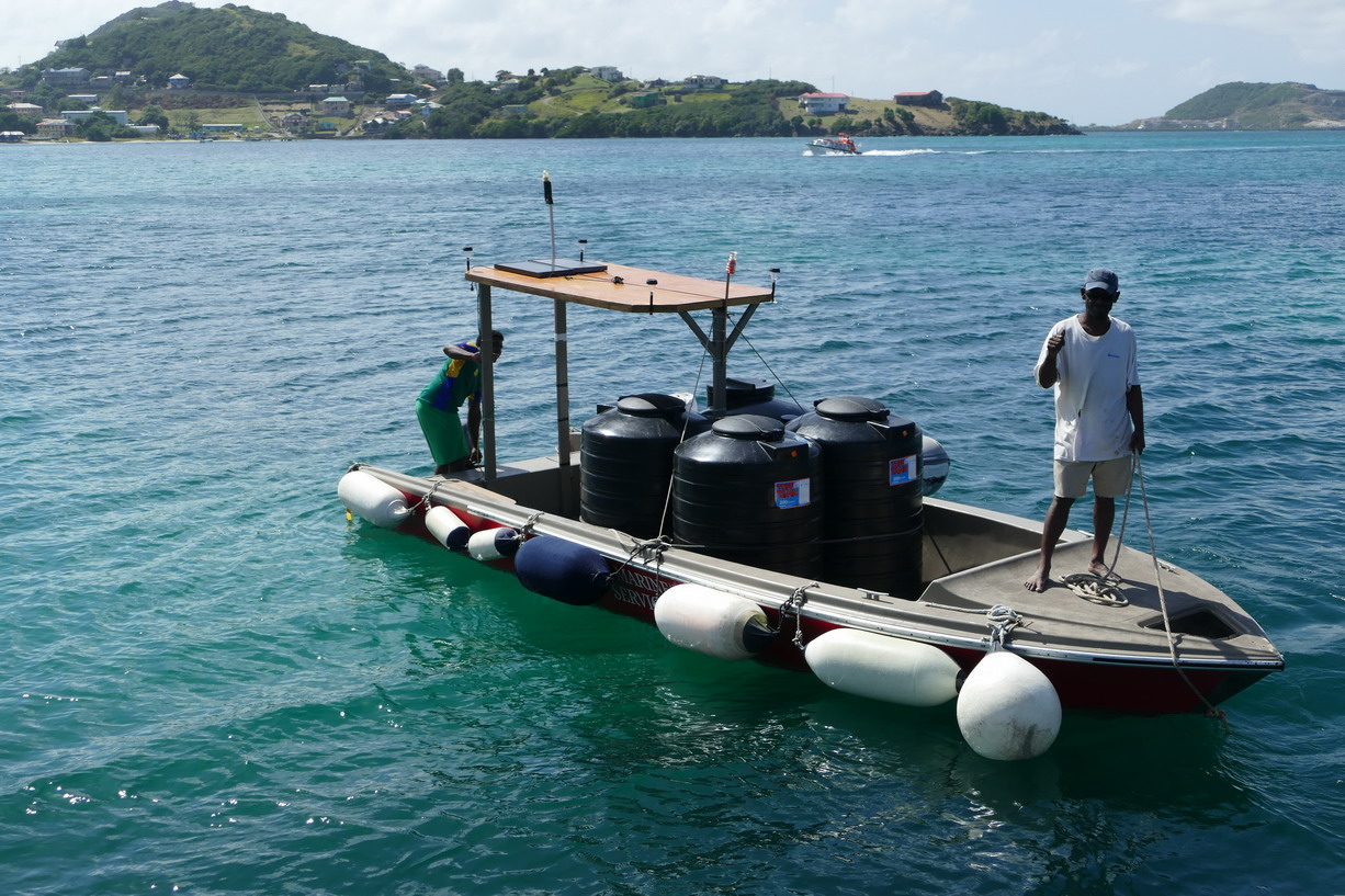 47. Canouan, le transport de l'eau