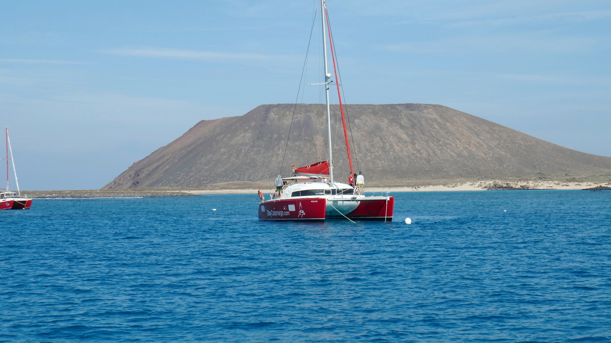 48. Au nord de Fuerteventura, le mouillage derrière l'îlot de Lobos