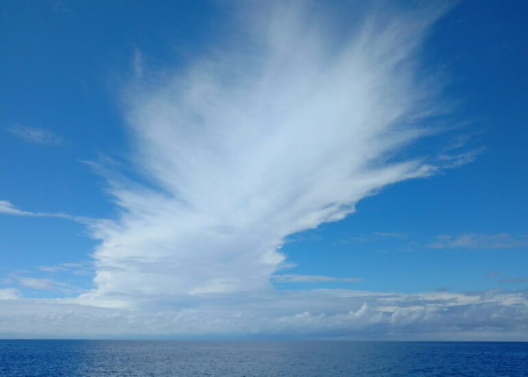 48. La Guadeloupe ; Deshaies, un ciel tout en mouvement