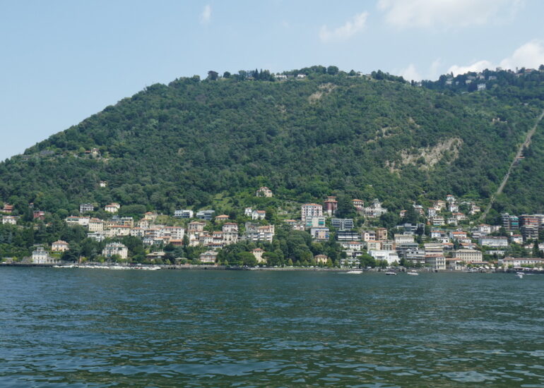 48. Lac de Côme, la rive opposée