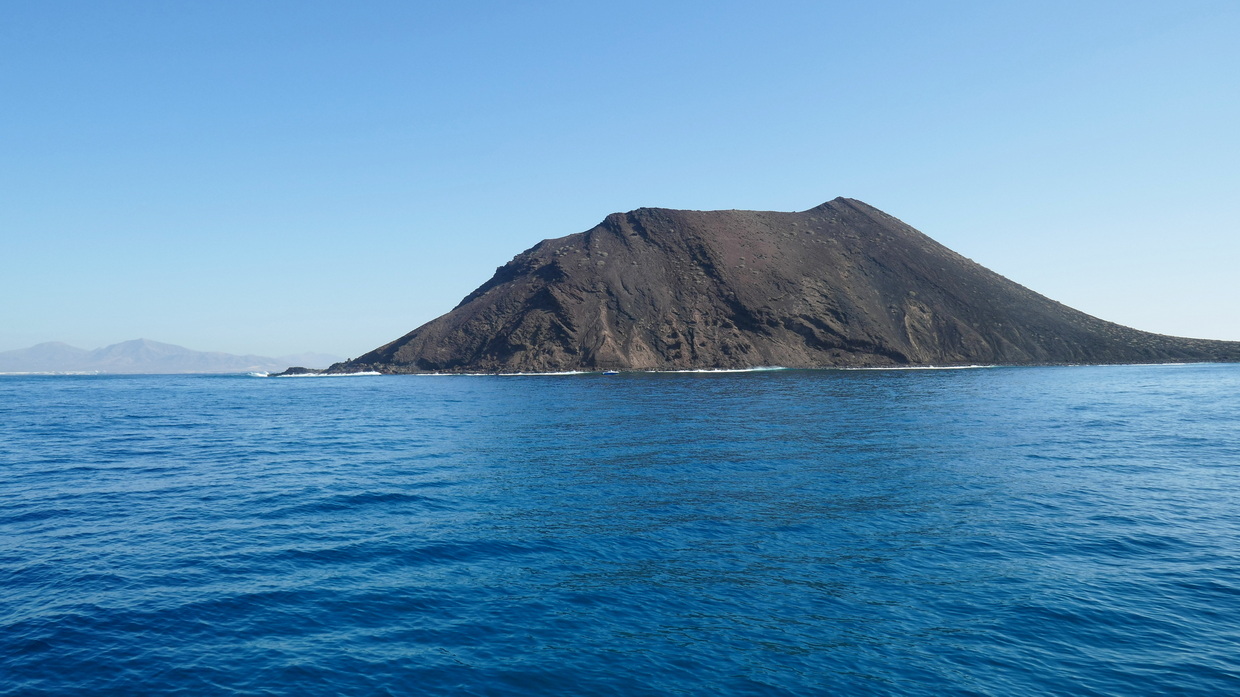 49. Au nord de Fuerteventura, le mouillage derrière l'îlot de Lobos