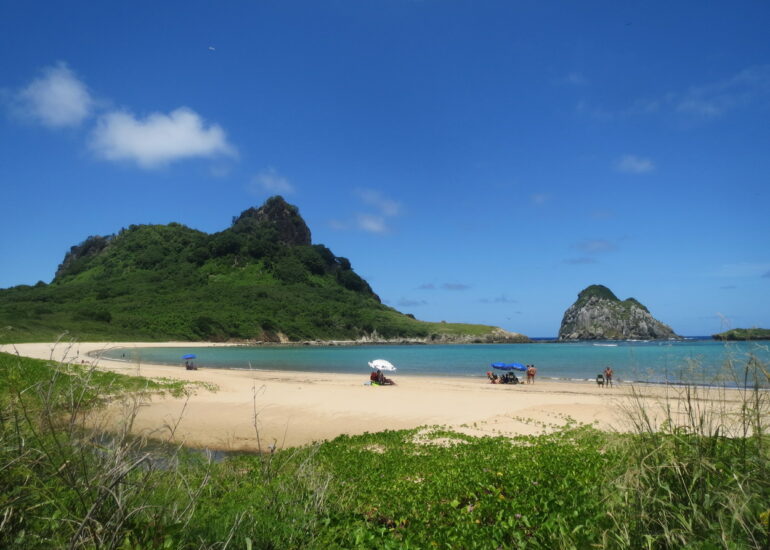 5. Baia de Sueste, on y va en bus plutôt qu’en buggy et on reste devant la porte
