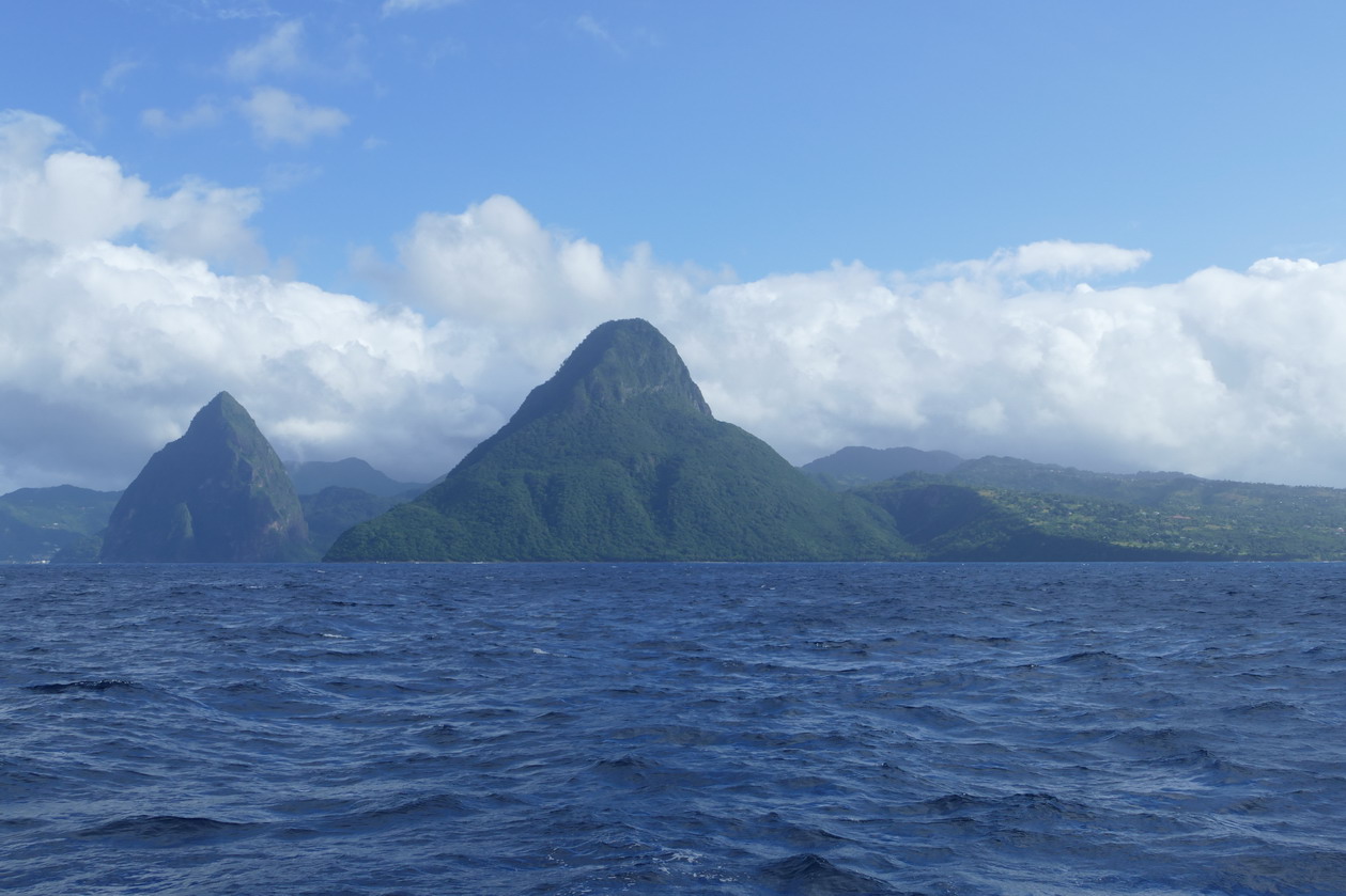 50. Nous quittons Ste Lucie et ses deux Pitons