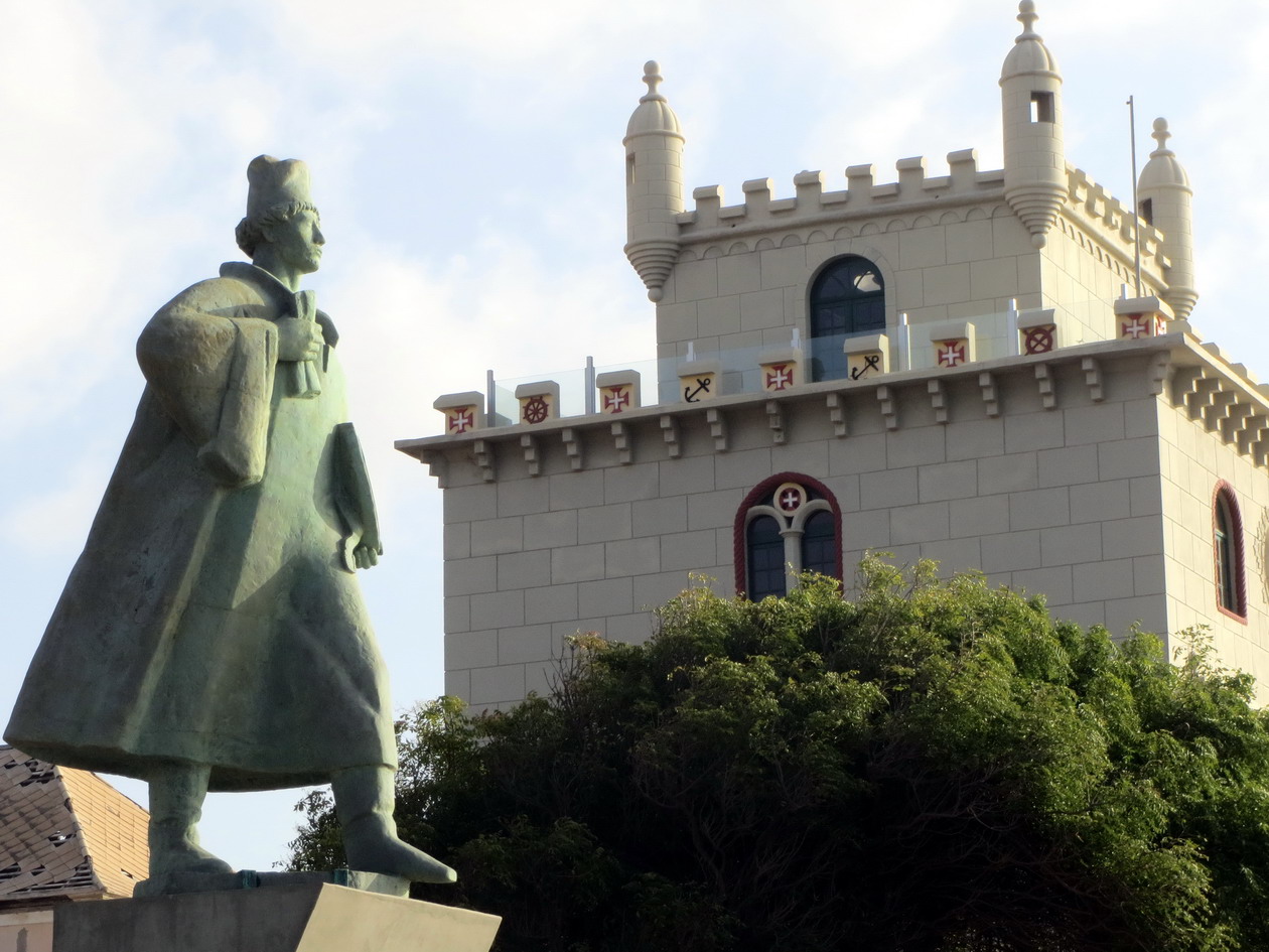 7. La tour de Belem, imitation de celle de Lisbonne et musée de la marine