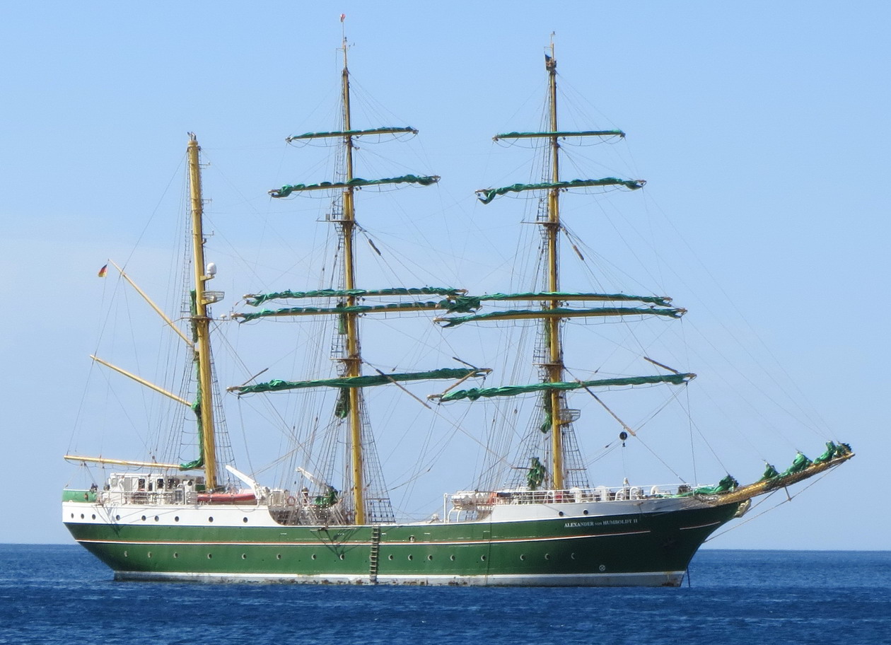 8. Le trois-mâts barque Alexander von Humboldt II, notre voisin pour quelques jours
