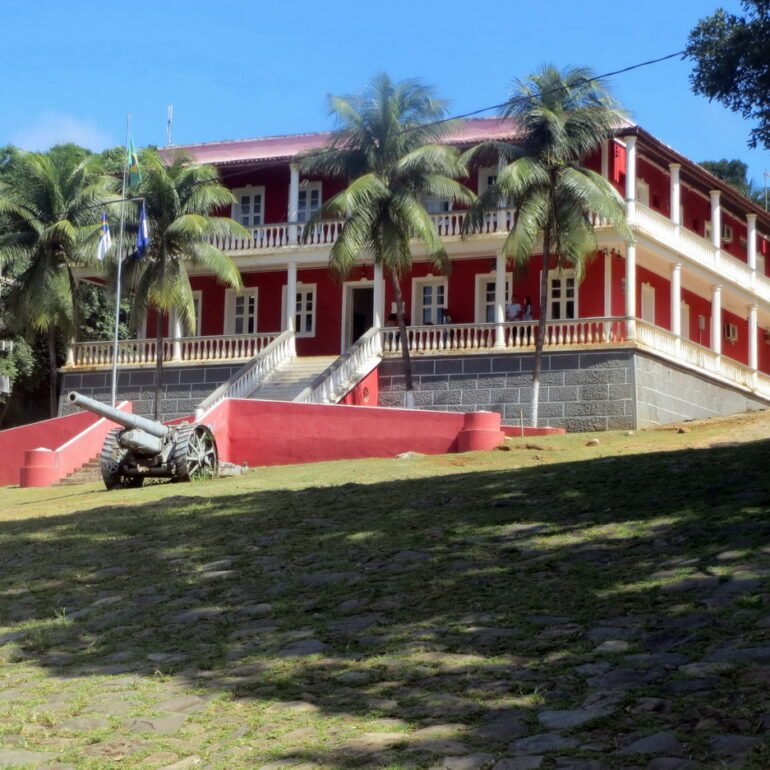 9. Vila dos Remédios, la grande ville, palacio de Sao Miguel