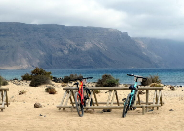 3. La Graciosa, les riscos de Famara (les noires falaises de Lanzarote)