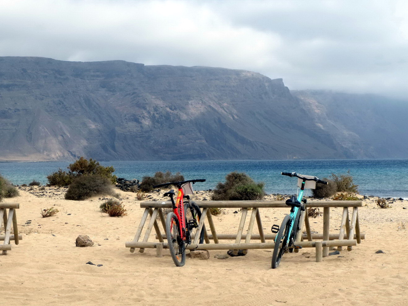 La Graciosa, les riscos de Famara (les noires falaises de Lanzarote)