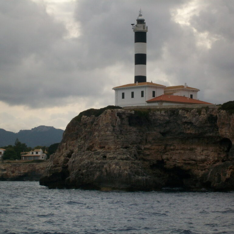 15. Majorque - On parle de faire du phare si caractéristique de Portocolom un hôtel...
