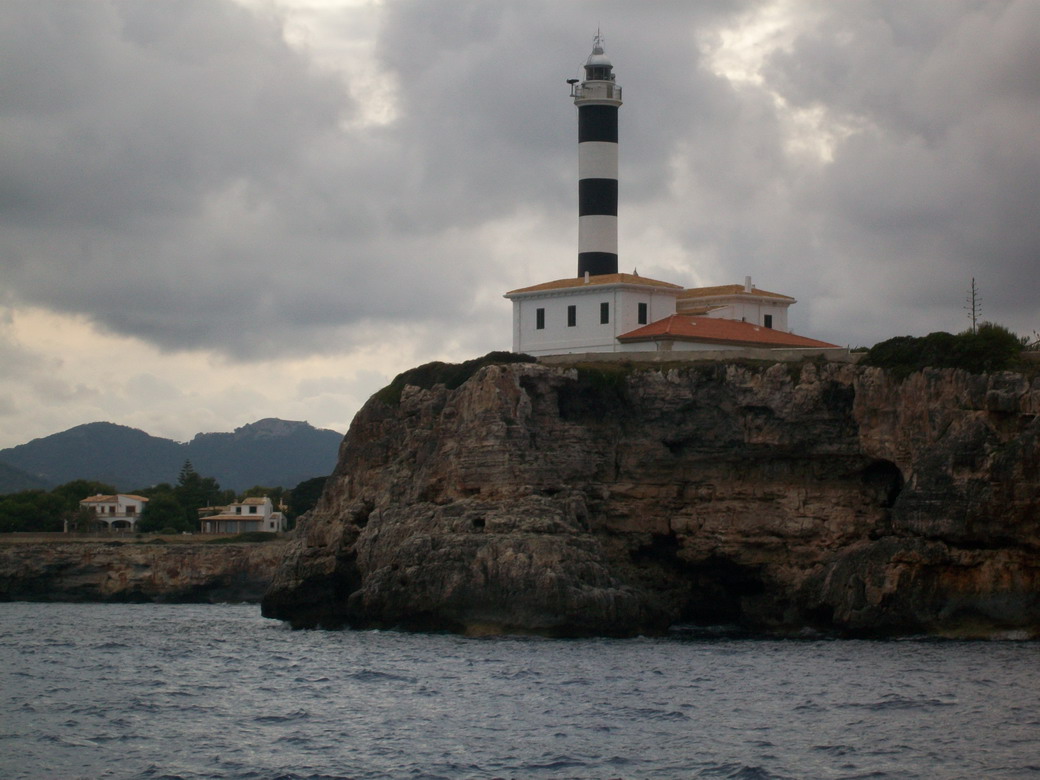 15. Majorque - On parle de faire du phare si caractéristique de Portocolom un hôtel...