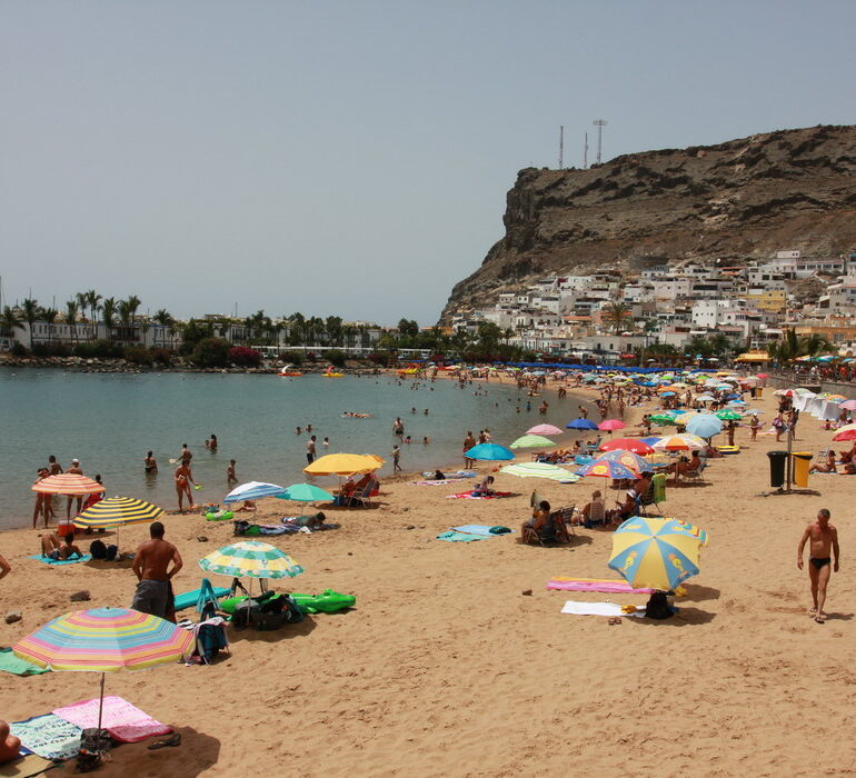 16. Puerto de Mogan, la plage