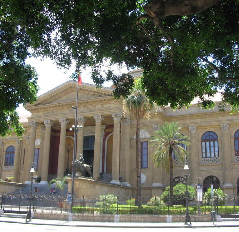 11. Opéra