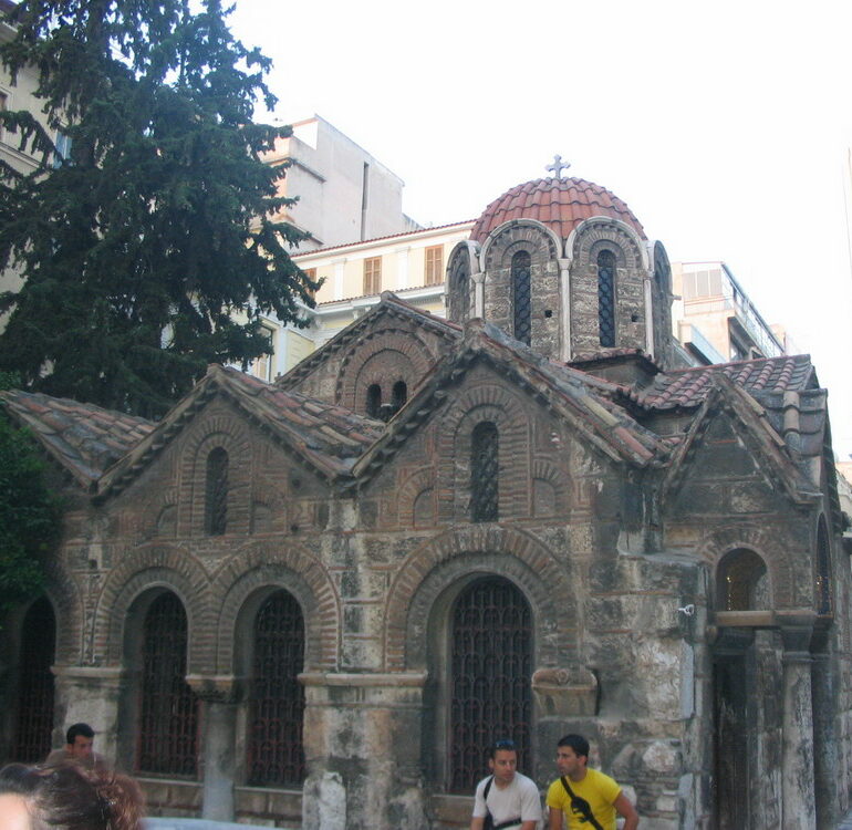15. Athènes et sa vieille église byzantine de Kapnikréa