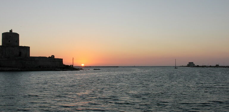 20. Trapani, torre della Colombaia du mouillage